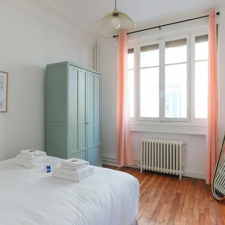 Charm & Comfort For 4 In Heart Of The 15 District * Parigi